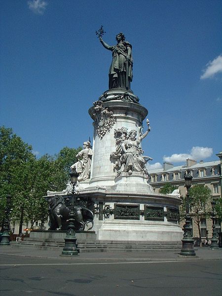 Place de la République_public domain_Pol_Wikimedia Commons